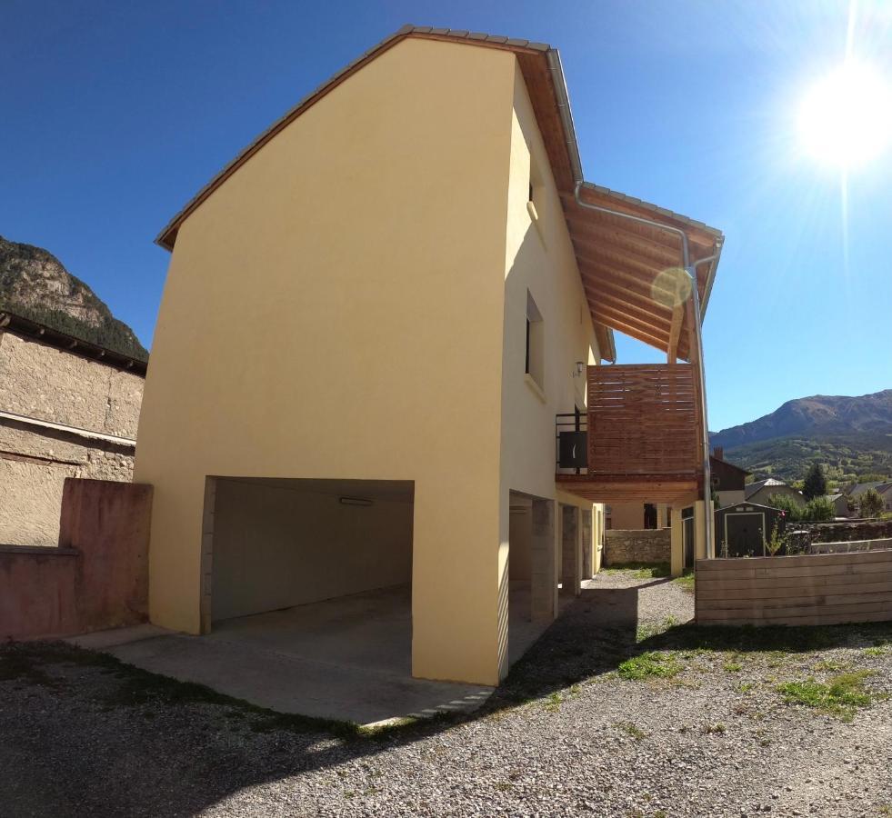 Maison Neuve Proche De Barcelonnette Jausiers Exterior photo