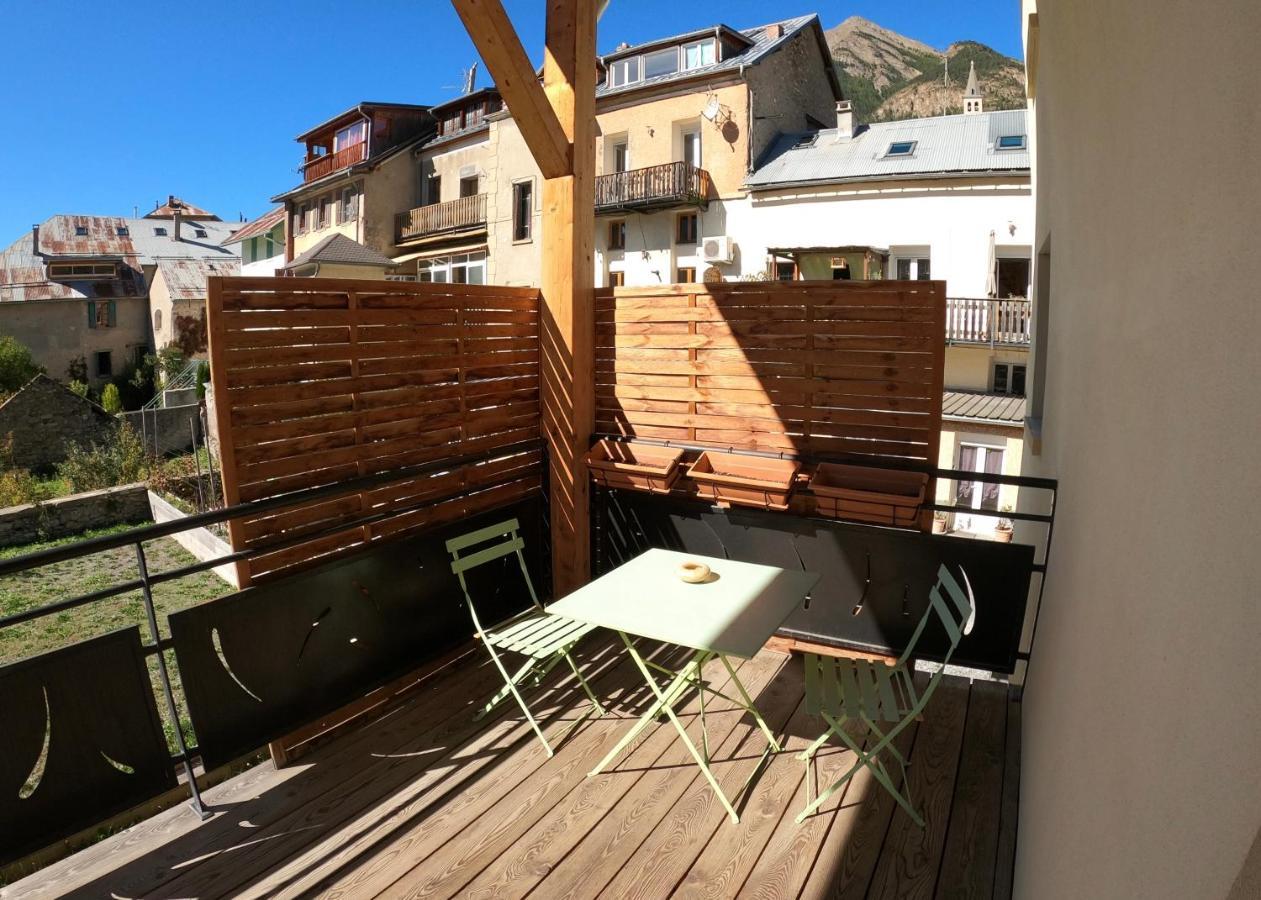 Maison Neuve Proche De Barcelonnette Jausiers Exterior photo